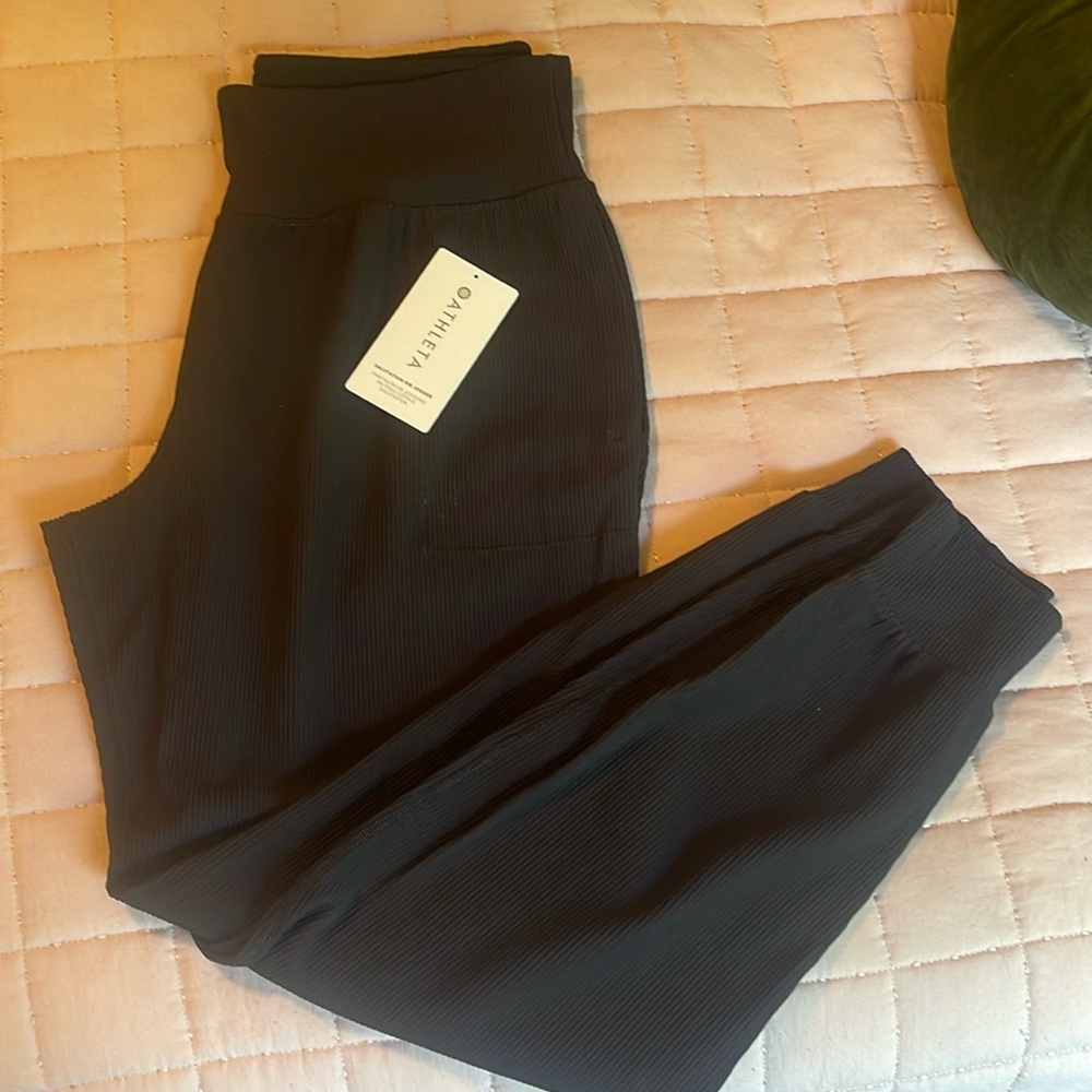 Athleta salutation ribbed jogger